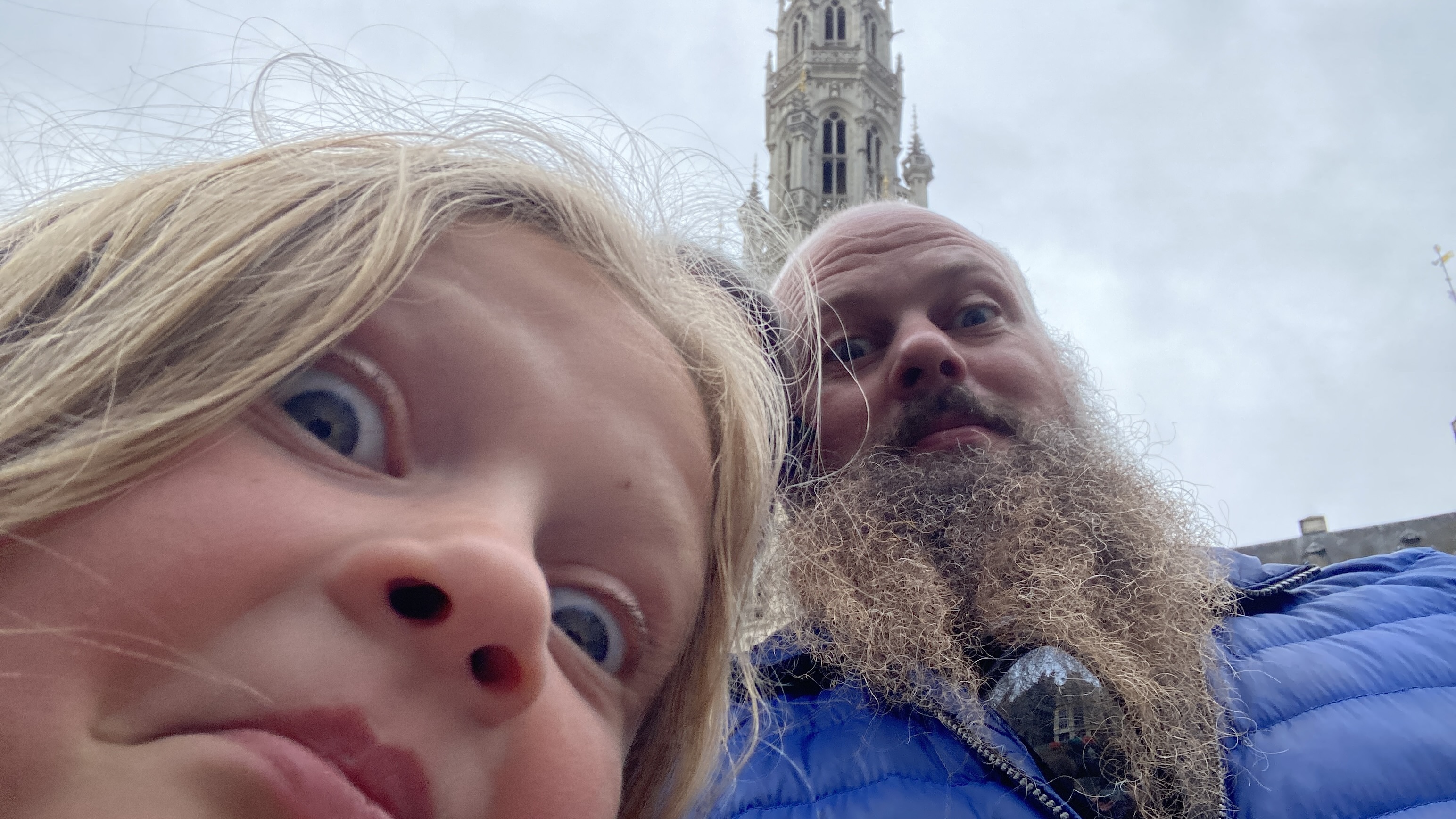 Photobombing.
